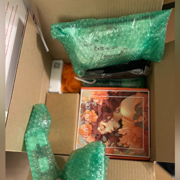 HIGH END Amazon MYSTERY box, Brand New Items Only 📦 🔥 NO JUNK, 5 ⭐️​​​ Women Men - Picture 10 of 16